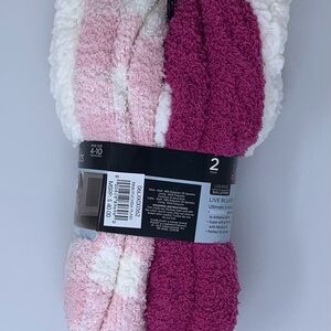 NWT Women’s Cuddl Duds Pink and White Plaid and Fuchsia Women’s Slippers